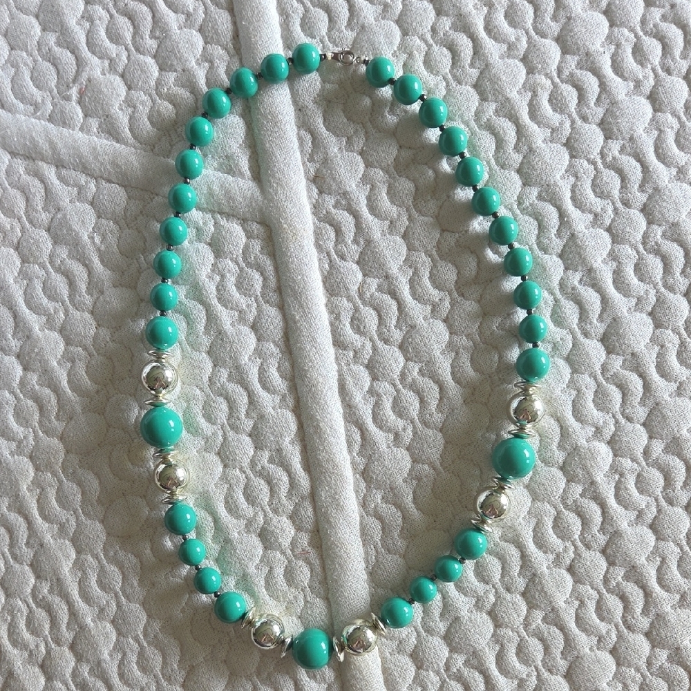 Elegant Turquoise and Silver Beaded Necklace